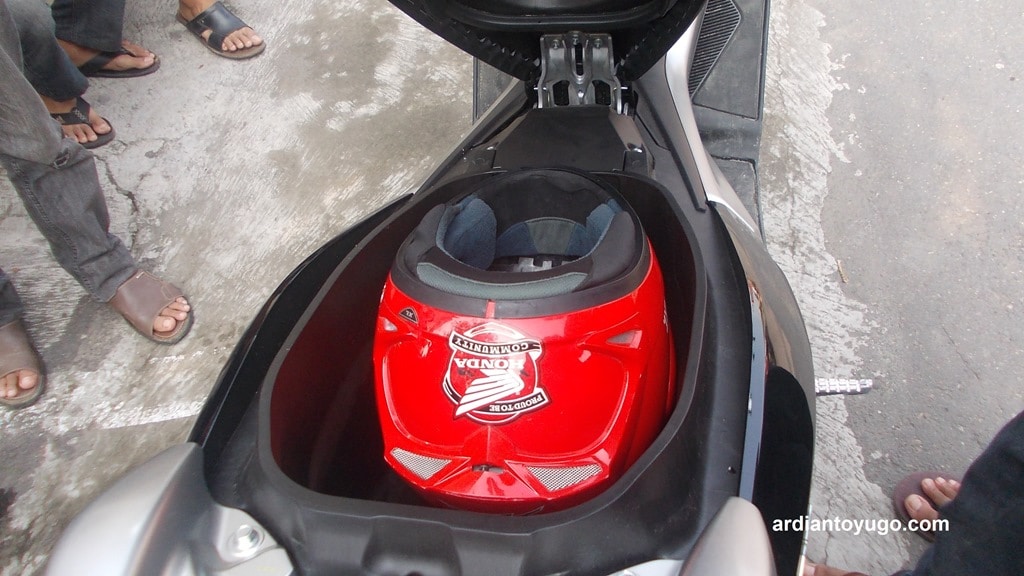 Atas Lampu Belakang Nmax. Berkenalan dengan Big Scooter Yamaha NMax 155…