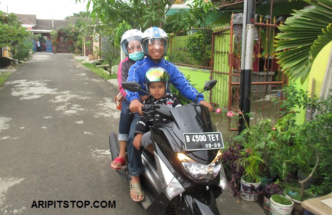 Motor Nmax Anak Kecil. Boncenger Juga Bisa Gaya Selonjoran. Impresi Riding Naik NMAX Bersama Keluarga Kecil