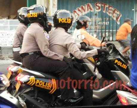 Nmax Modifikasi Surabaya. Melihat Polwan Surabaya Patroli Pakai NMAX Modifikasi