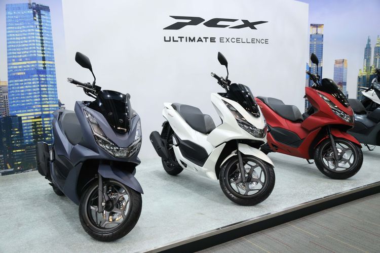 Berat Nmax Vs Pcx. Adu Spesifikasi Honda PCX 160 vs Yamaha Nmax, Siapa yang Lebih Unggul?