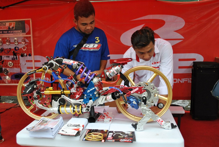 Ecu Nmax Uma Racing. UMA Racing Hadirkan Part ECU M5 & AFR Saat Indoclub 2019 Subang, Praktis Buat Harian !