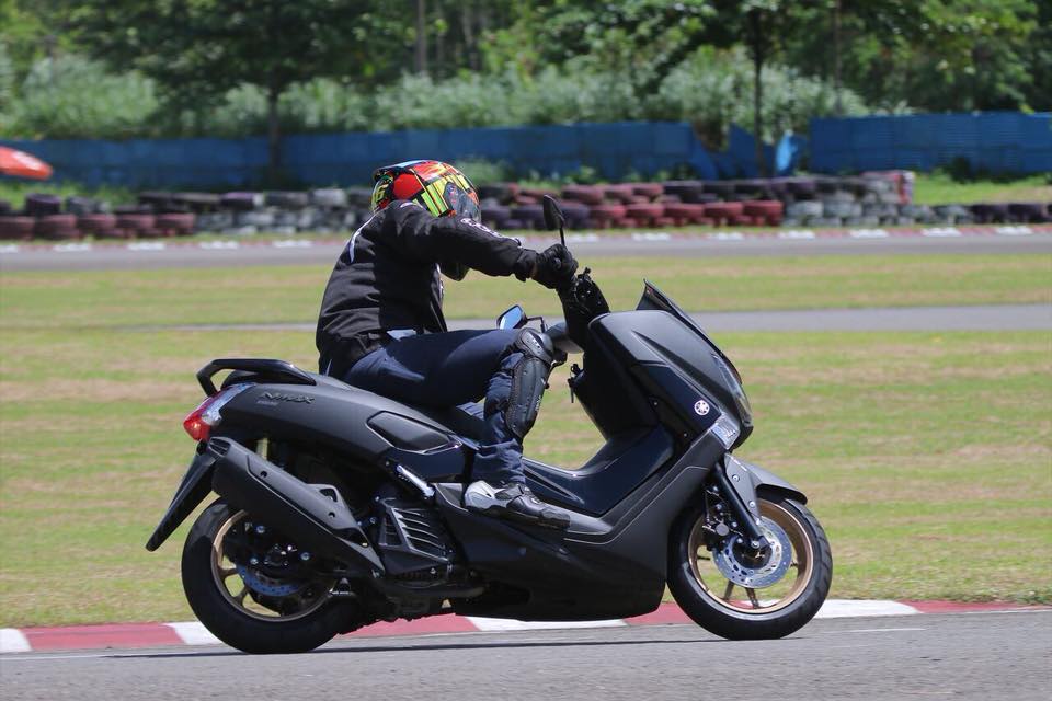 Nmax Non Abs Grey. Review Yamaha Nmax 2018 : Test Ride, Harga, Fitur dan Spesifikasi