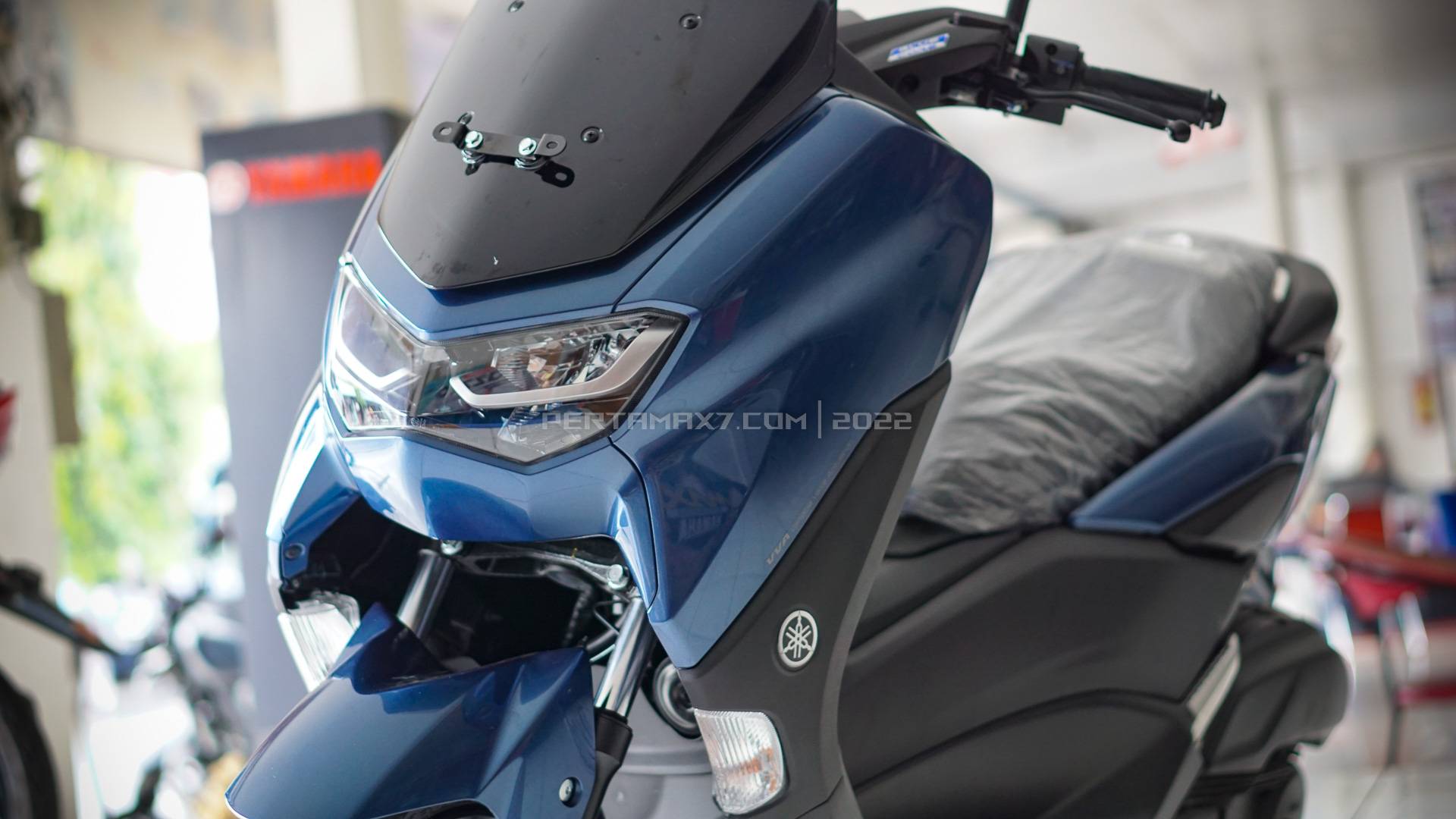 Stiker Motor Nmax Biru. Detail Yamaha NMAX 2023 Biru Metalik : Kelebihan Dan Kekurangan Foto Video