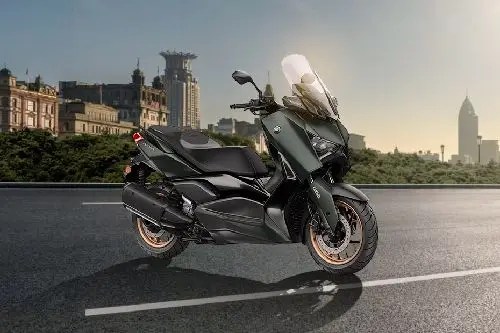 Nmax 2020 Vs Xmax. Yamaha Nmax Connected vs Yamaha Xmax Connected