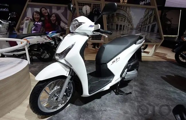 Yamaha Nmax Vs Honda Sh125i. Honda SH 125i dan 150i Terbaru Resmi Hadir Di Vietnam