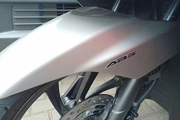 Posisi Stiker Abs Nmax. Tak Hanya Stiker, Ini yang Bikin Honda PCX 150 Versi ABS Lebih Spesial