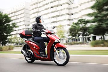 Yamaha Nmax Vs Honda Sh125i. Honda SH125 2020, Pesaing Yamaha Nmax di Eropa Yang Semakin Canggih