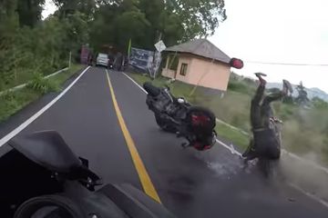 Nmax Makan Oli. Yamaha NMAX Gagal Cornering, Nikung Kiri Makan Jalan, Brakk Disambut Honda Scoopy