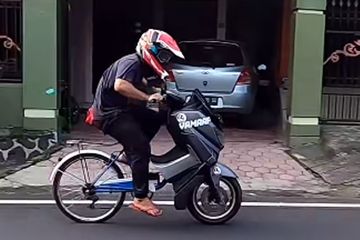 Nmax Modif Lucu. Kocak, Yamaha NMAX Dikawinkan Dengan Sepeda Ontel, Enaknya Dikasih Nama TELMAX Atau SEMAX Ya?