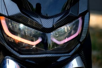 Alis Lampu Nmax 2020. Yamaha All New NMAX Wajah Makin Ganteng, Modal Pasang Alis Lampu