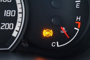 Sensor Abs Nmax Nyala. Sensor Rem ABS Nyala, Jangan Asal Ganti! Salah Langkah ECU Bisa Error