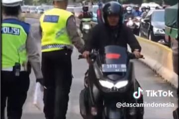 Nmax Modifikasi Loreng. Polisi Gak Bernyali Nilang Pengendara Yamaha NMAX Terobos Jalur Busway, Lihat Celana Pasti Paham