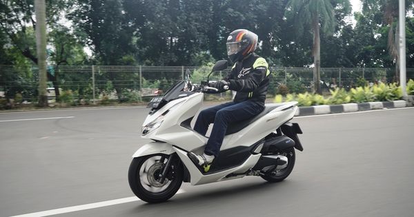 Windshield Elektrik Nmax. PCX 160 Tampil Kece, Pakai Windshield Carbon, Mulai Rp 200 Ribuan