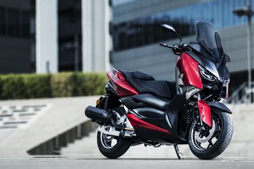 Yamaha X Max 125 Vs Yamaha Nmax 125. Eits, Yamaha XMAX Ada Yang 125 cc, Nih Bedanya Dengan Mesin 250 cc