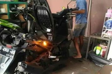 Lampu Nmax Mati. Lampu Yamaha NMAX Mati, Cover Body Dibongkar, Ternyata Jadi Sarang Binatang Liar