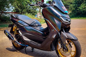 Nmax Hitam Glossy Modif. Dilapis Hologram, Modifikasi Yamaha All New NMAX Jadi Modern Agresif