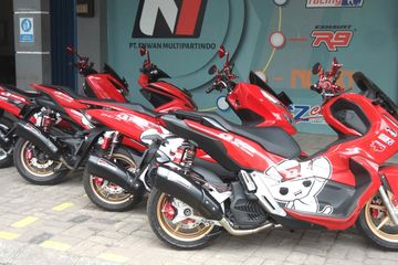 Knalpot Nmax Rcb. NMAX, Aerox, PCX dan ADV150 Kompak Satu Livery, Pelek Hingga Knalpot Senada