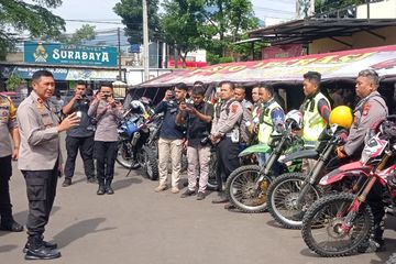 Harga Nmax 2016 Cianjur. Jalur Sulit Ditembus, Petugas Gunakan Motor Trail Distribusikan Bantuan Korban Gempa Cianjur