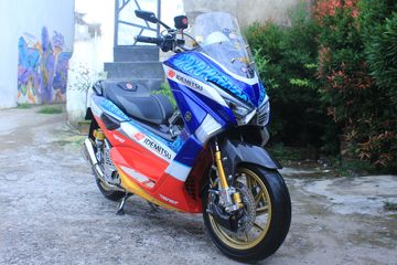 Nmax Decal Mandalika. Yamaha NMAX Berjubah Mandalika Racing SAG Team Ini Punya Kaki Keren