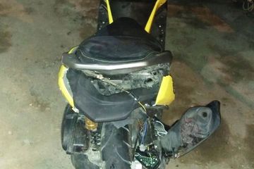 Nmax Lampu Merah. Yamaha NMAX Kuning 'Keropos' Bodi, Ditubruk Ayla Dari Belakang, Lampu Merah Berakibat Maut