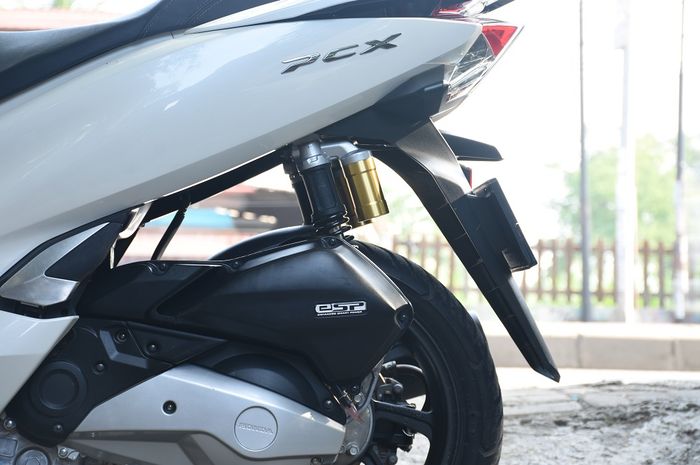 Shock Untuk Nmax. Empuk Nih, Sokbreker Motor Honda PCX 150 Pakai Punya Yamaha NMAX