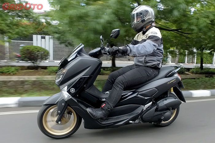 Nmax Hitam Vs Biru. Bukan Merah atau Biru, Ini Warna Favorit Yamaha NMAX Menurut Pedagang Motor Bekas