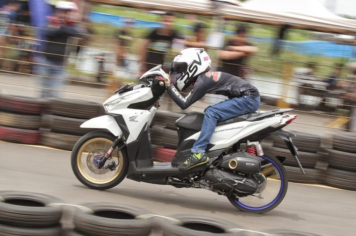 Drag Vario 150 Vs Nmax. Gak Ada Takutnya, Honda Vario 150 Lawan CBR250RR di Drag Bike Resmi