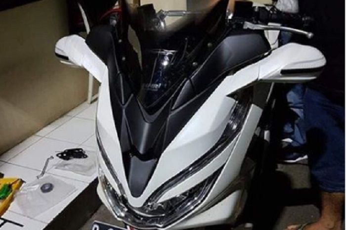 Windshield Nmax Transformer. Gagah Seperti Transformer, Honda PCX 150 Pakai Tameng Windshield dan Spion LED