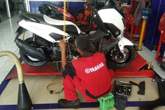 Biaya Servis Shock Depan Nmax. Ngacir Kembali, Ini Harga Part dan Ongkos Servis Yamaha NMAX di Bengkel Resmi