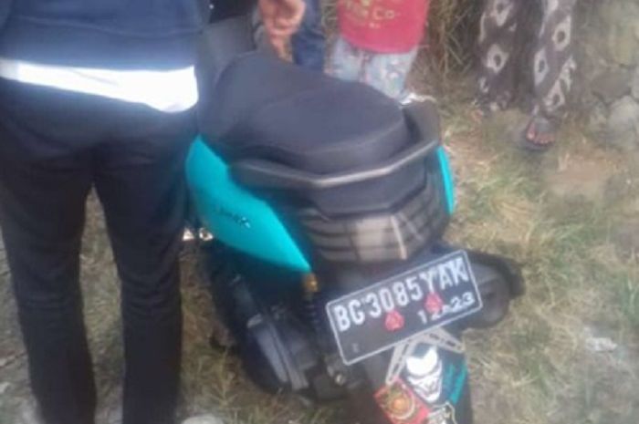 Decal Nmax Joker. Yamaha NMAX Tertutup Ilalang Padi Kejutkan Petani di Parung, Maling Ketakutan Motor Dibuang