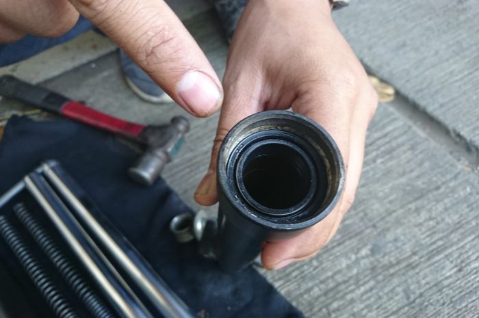 Persamaan Seal Shock Depan Nmax. Murah Banget, Substitusi Seal Sokbreker Depan Honda Vario 125 Bisa Ngirit Hingga 3 Kali Lipat