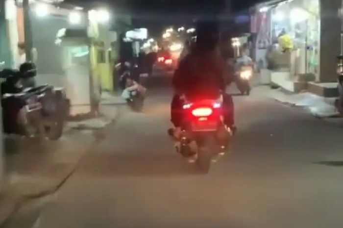 Nmax Lampu Strobo. Pengendara Yamaha NMAX Kembali Dihujat Netizen, Gara-gara Pasang Lampu Tambahan