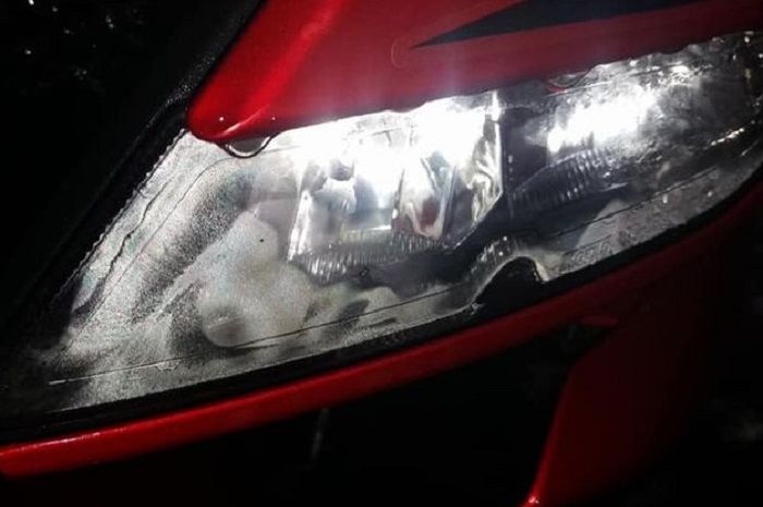 Lampu Depan Nmax Berembun. Jika Dibiarkan Bahaya, Terungkap Penyebab Mengapa Mika Lampu Motor Sering Berembun