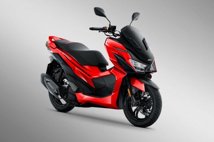 Nmax Vs Pcx Laris Mana. Laris Manis di Pasaran, Ini Spek Motor Baru Pesaing NMAX dan PCX