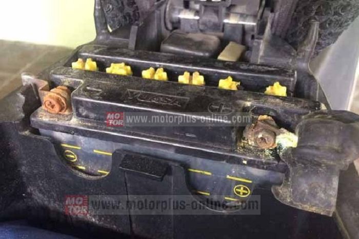 Penyebab Aki Nmax Tekor. Aki Motor Selalu Tekor? Ternya Sumber Masalahnya Dari Sini