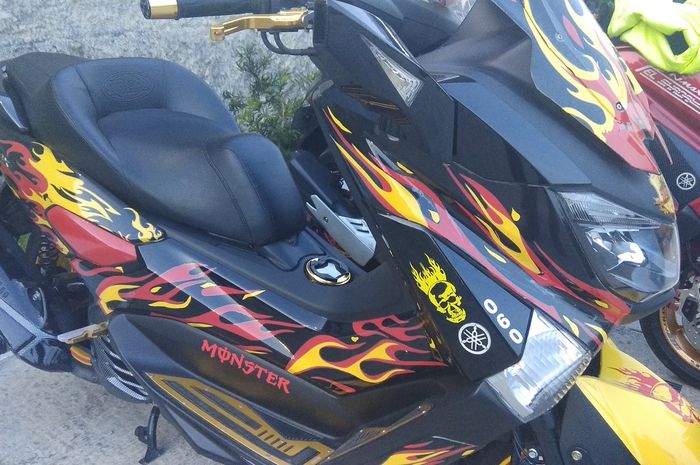 Decal Nmax Dasar Merah. Mencolok! Yamaha NMAX Pakai Decal Api, Panas Banget Bro..