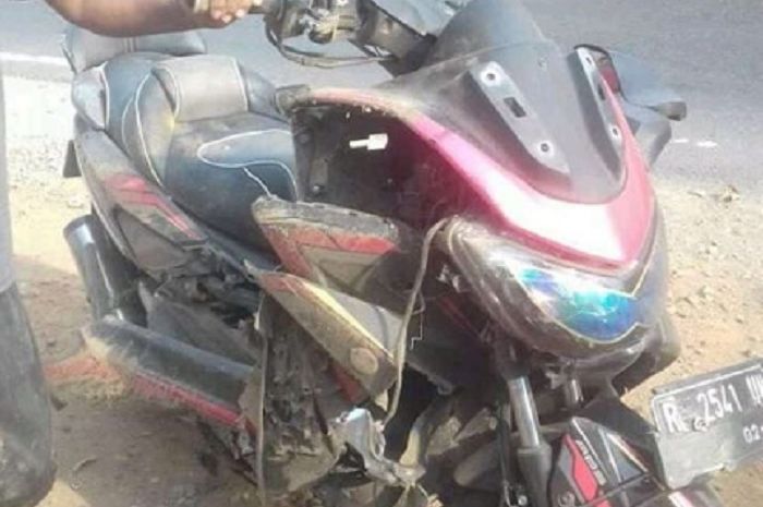 Motor Nmax Hancur. Ngeri, Yamaha NMAX Hancur Adu Banteng Lawan V-Ixion di Banjarnegara, Seorang Patah Tulang