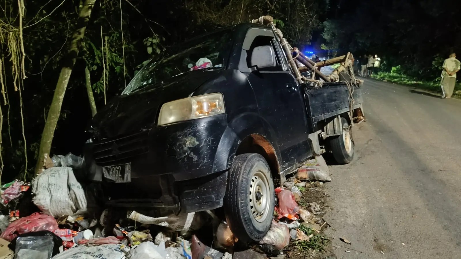 Nmax Hitam Kecelakaan. Tabrakan APV Dengan Yamaha NMAX di Jalan Kampung Air Samak, Sopir Sempat Teriak Sambil Tekan Klakson