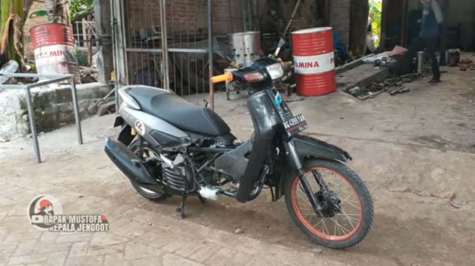 Nmax Modif Grand. Viral Kawin Silang Motor Nyeleneh, Kepala Honda Grand Bodi Yamaha Nmax