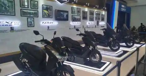 Yamaha Nmax Vs Tmax. Daftar Harga Lengkap Skutik Maxi Yamaha: Lexi, Aerox, NMax, XMAX, TMAX