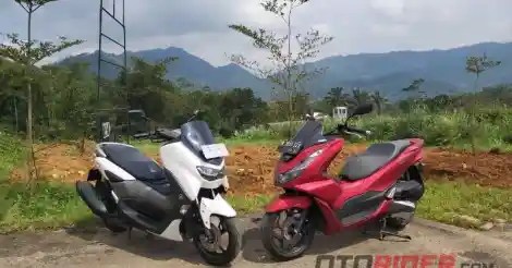 Perbedaan Harga Motor Nmax Dan Pcx. Perbandingan Harga Terbaru Honda PCX 160 dan Yamaha NMax 155