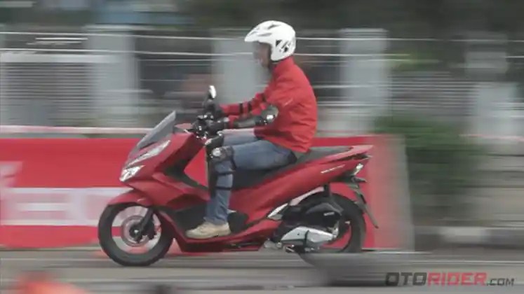 Honda Pcx 150 Vs Yamaha Nmax 155 Philippines. Kumpulan berita PCX 150 terbaru