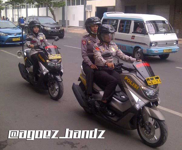 Nmax Modifikasi Surabaya. Polwan Surabaya Patroli Pakai Yamaha NMax Modifikasi Khusus Polisi, Sedap !