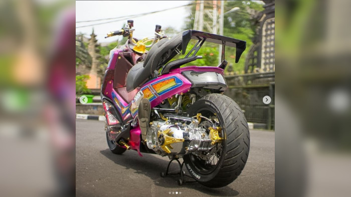 Nmax Modif Lowrider. Unik! Modifikasi Yamaha NMax 2020 Bergaya Lowrider dari Bali ini Sukses Curi Perhatian Juri di Ajang Customaxi Yamaha